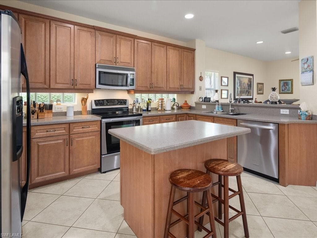 1646 Birdie Dr, Naples, FL 34120-12