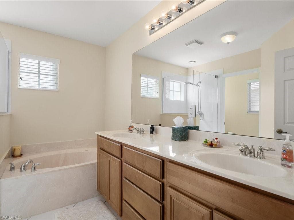 1646 Birdie Dr, Naples, FL 34120-22
