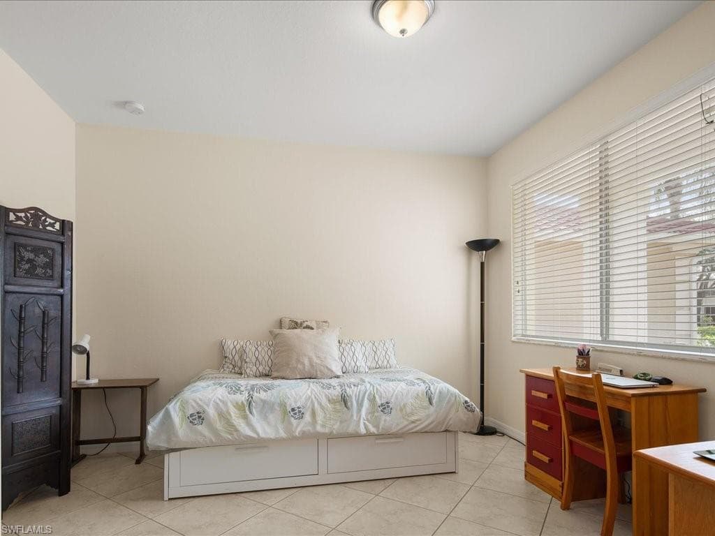 1646 Birdie Dr, Naples, FL 34120-27