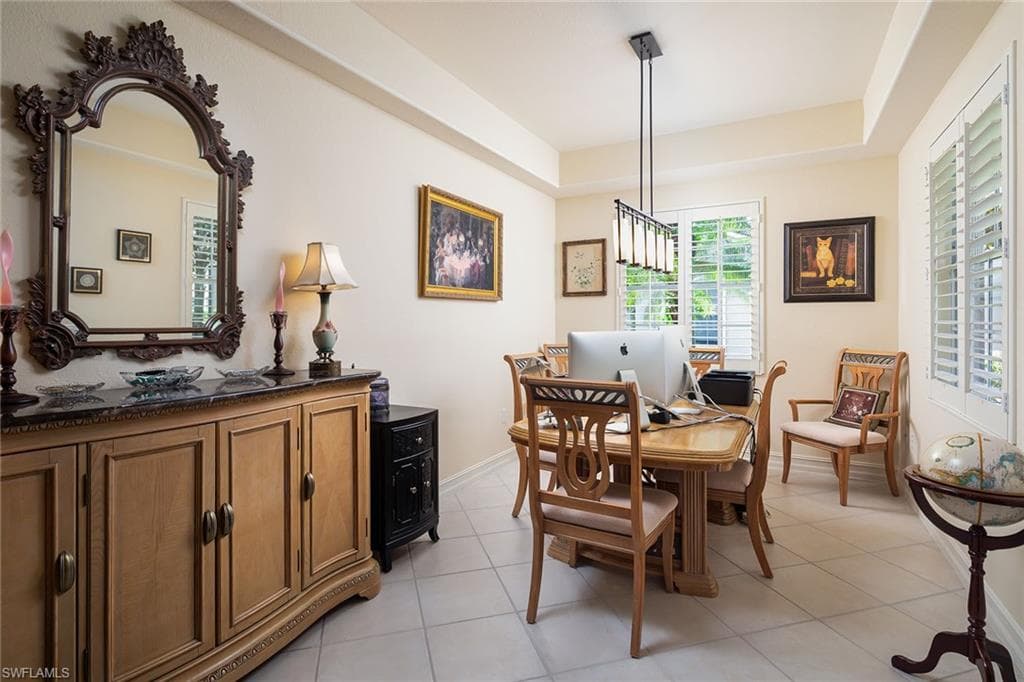 4751 Stratford Ct 2401, Naples, FL 34105-5
