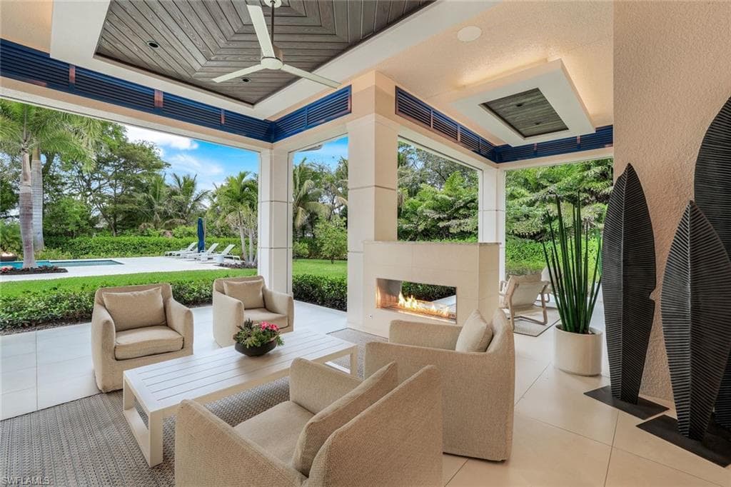201 Caribbean Rd, Naples, FL 34108-21