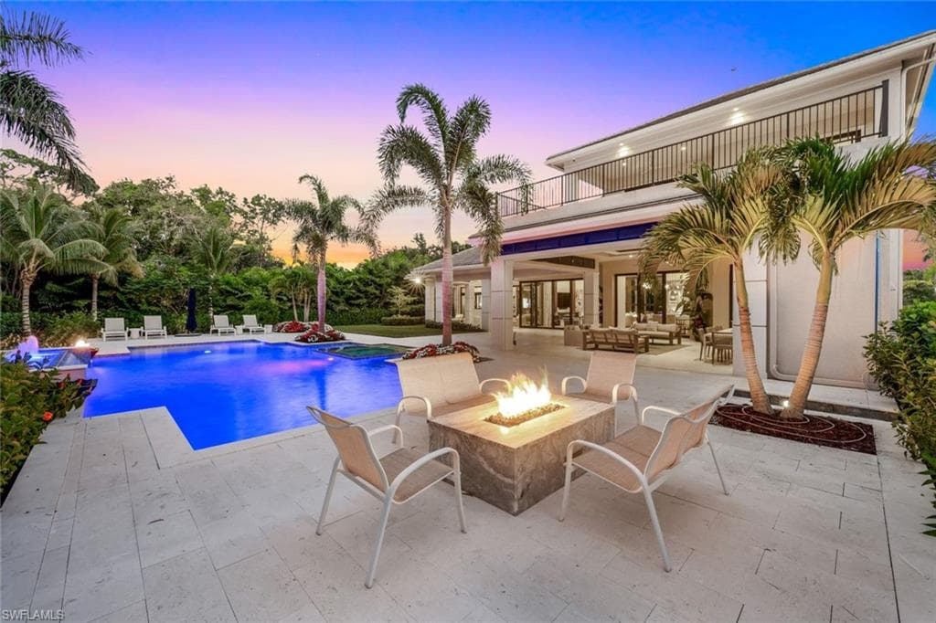 201 Caribbean Rd, Naples, FL 34108-2