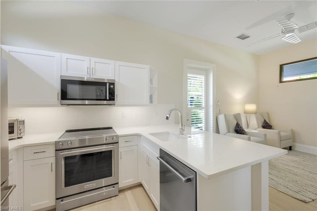 201 Caribbean Rd, Naples, FL 34108-42