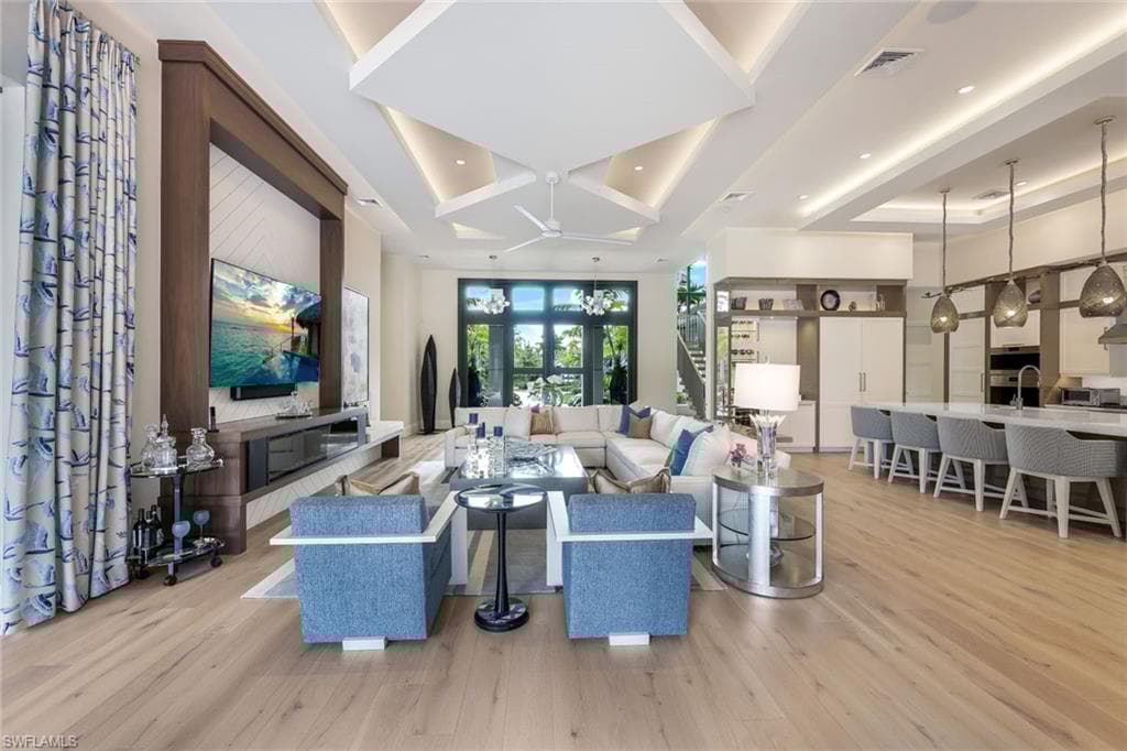 201 Caribbean Rd, Naples, FL 34108-8