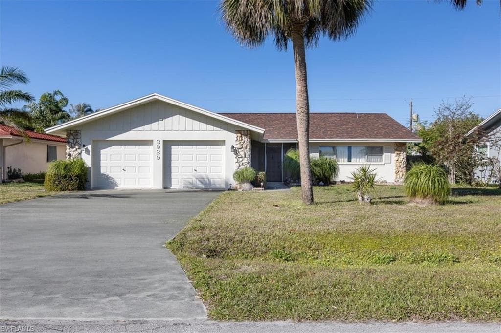 3929 Mohawk Pl, Naples, FL 34112-1