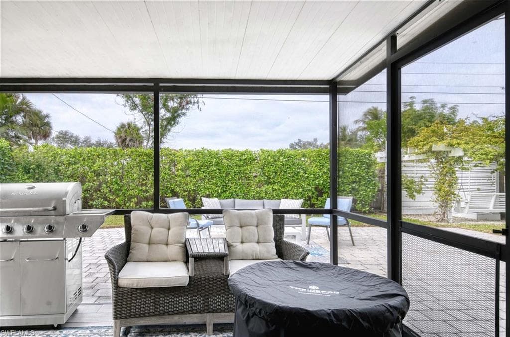 1280 Barbizon Ln, Naples, FL 34104-15