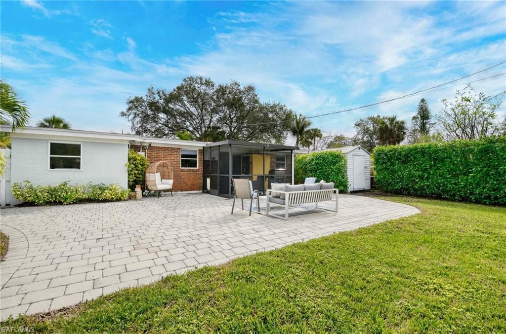 1280 Barbizon Ln, Naples, FL 34104-17
