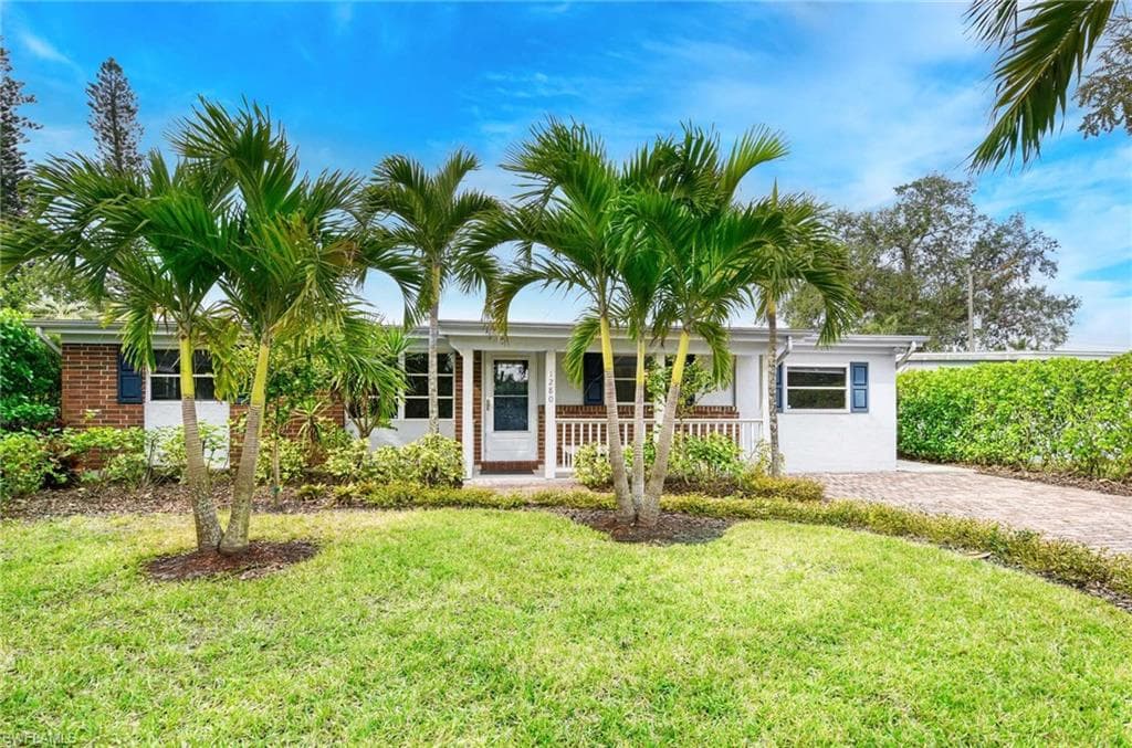 1280 Barbizon Ln, Naples, FL 34104-19