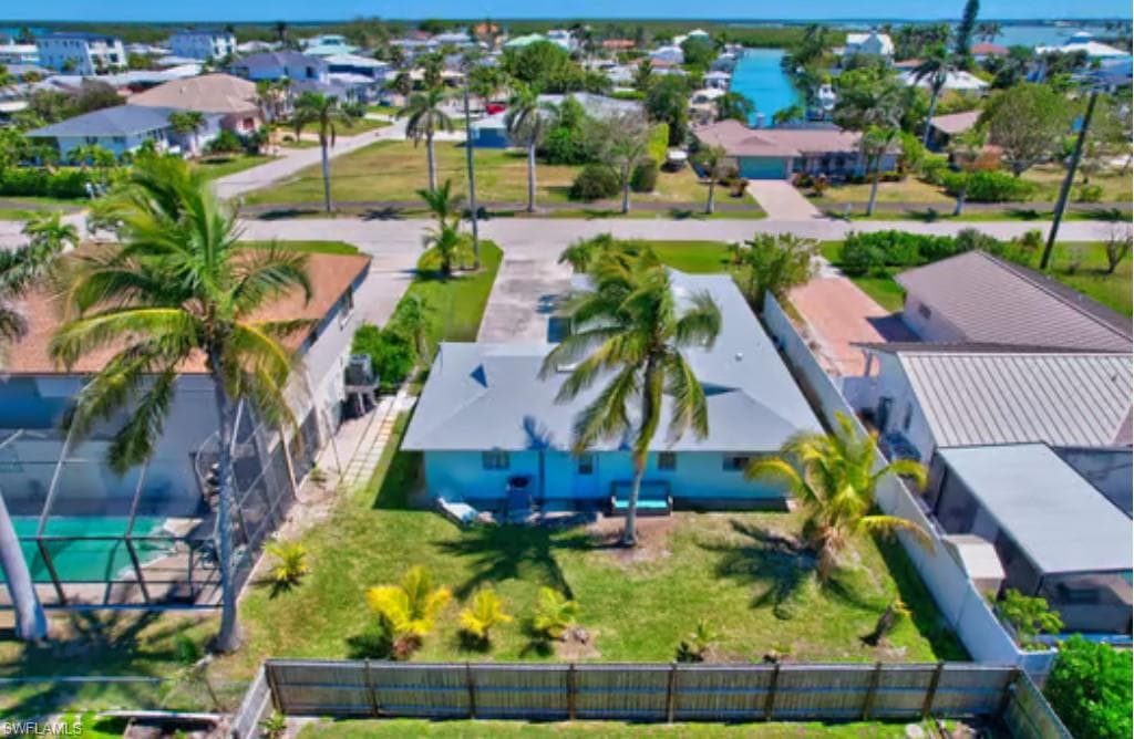 116 Capri Blvd, Naples, FL 34113-15