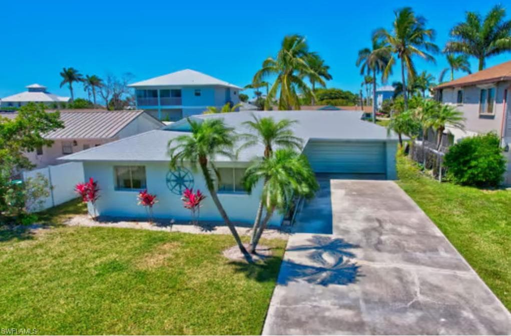 116 Capri Blvd, Naples, FL 34113-17
