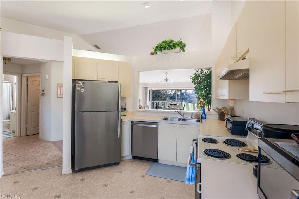 628 Woodshire Ln G4, Naples, FL 34105-15