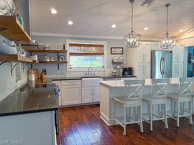1105 Sandpiper St, Naples, FL 34102-8
