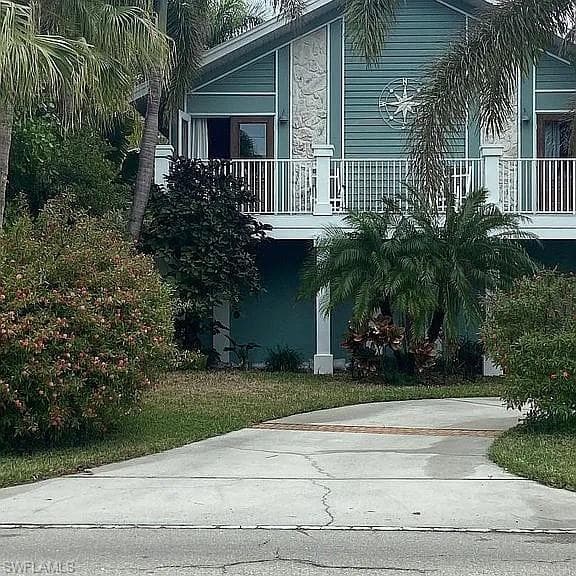 1105 Sandpiper St, Naples, FL 34102-2