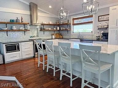 1105 Sandpiper St, Naples, FL 34102-7