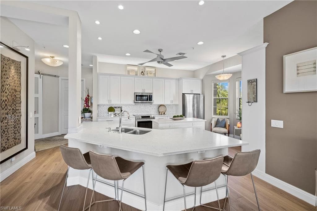 5060 Yacht Harbor Cir 201, Naples, FL 34112-9
