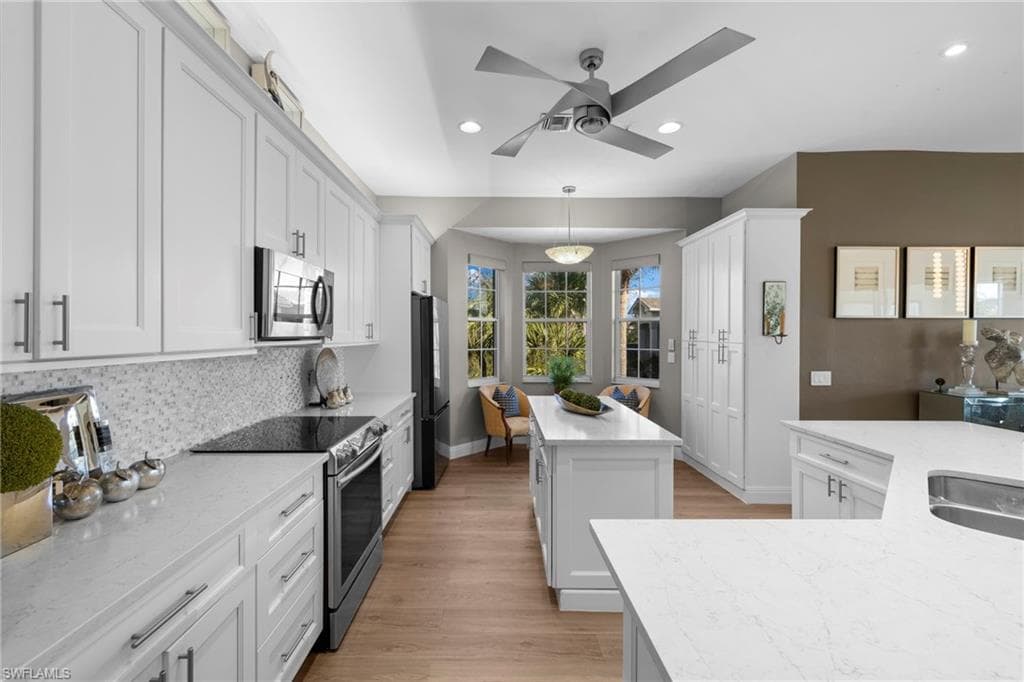 5060 Yacht Harbor Cir 201, Naples, FL 34112-11