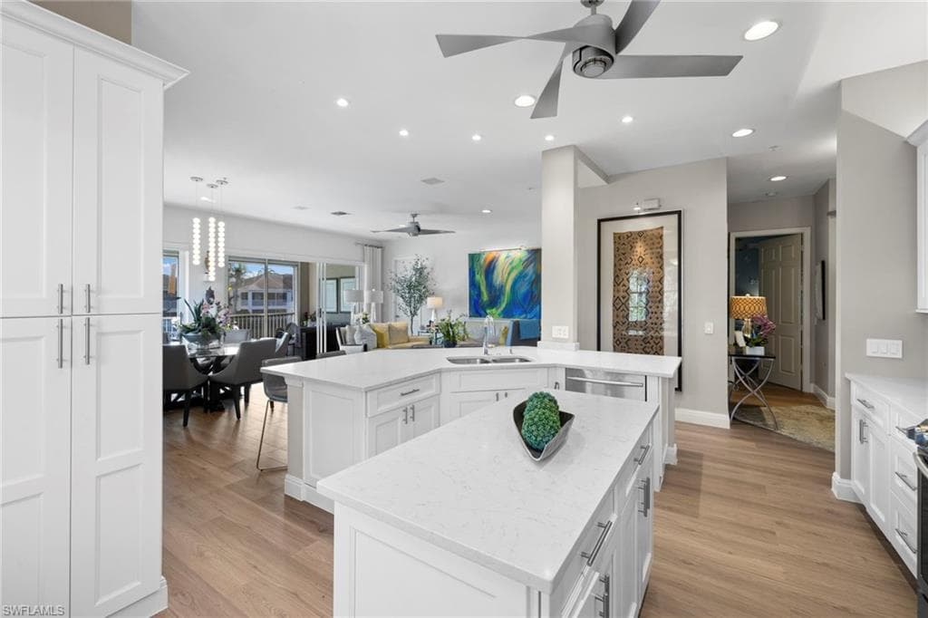 5060 Yacht Harbor Cir 201, Naples, FL 34112-12