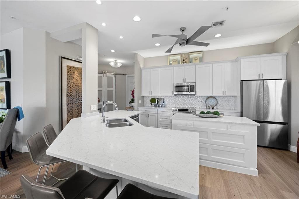 5060 Yacht Harbor Cir 201, Naples, FL 34112-14