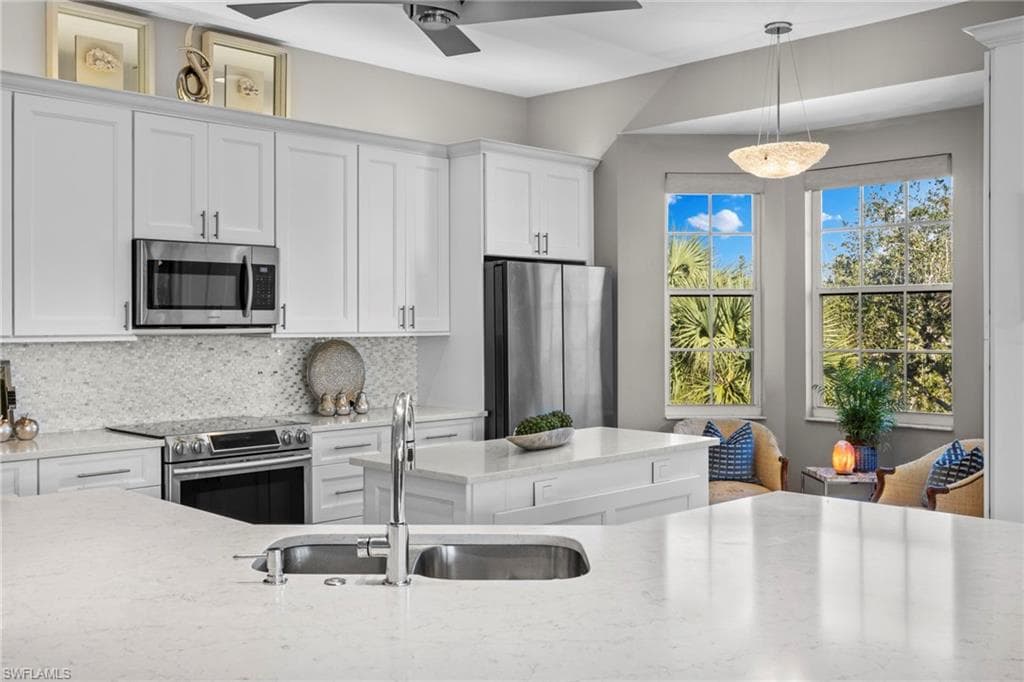 5060 Yacht Harbor Cir 201, Naples, FL 34112-15