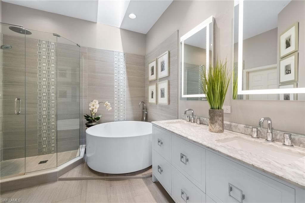 5060 Yacht Harbor Cir 201, Naples, FL 34112-20