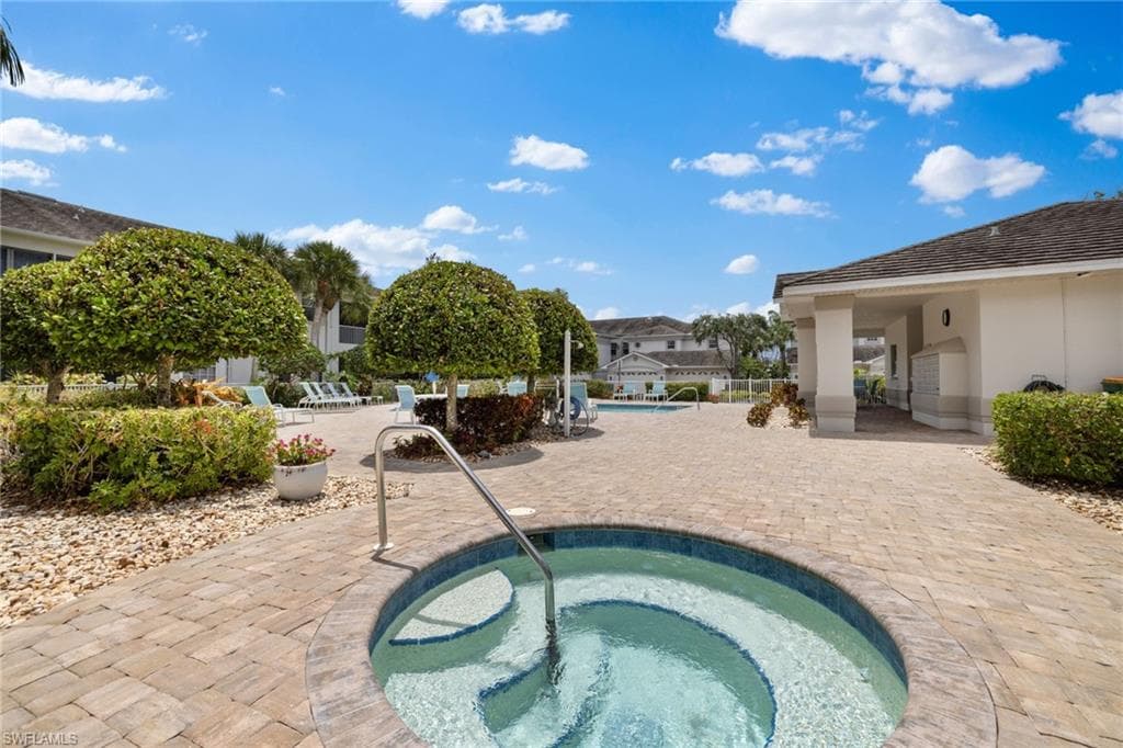 5060 Yacht Harbor Cir 201, Naples, FL 34112-33