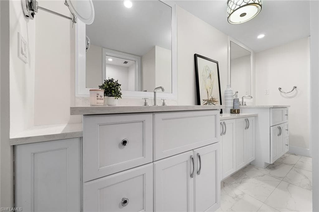 9715 Gulf Shore Dr 103, Naples, FL 34108-12