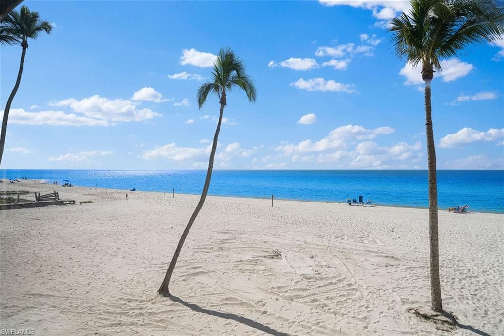 9715 Gulf Shore Dr 103, Naples, FL 34108-25