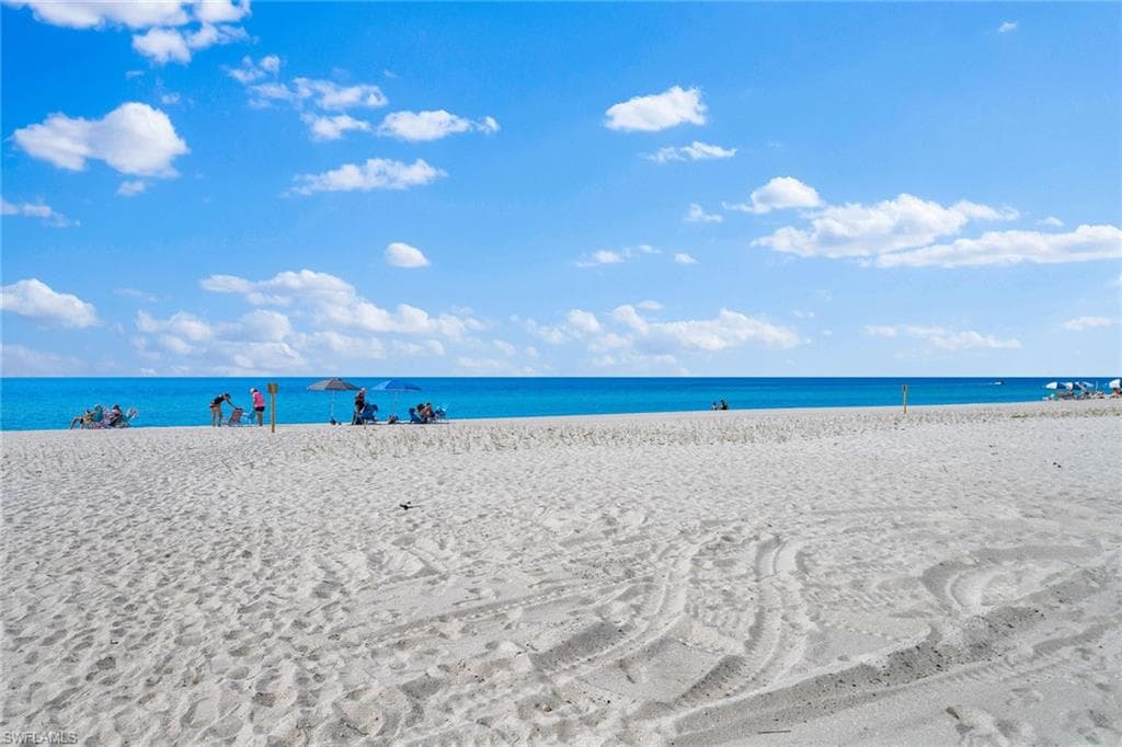 9715 Gulf Shore Dr 103, Naples, FL 34108-26