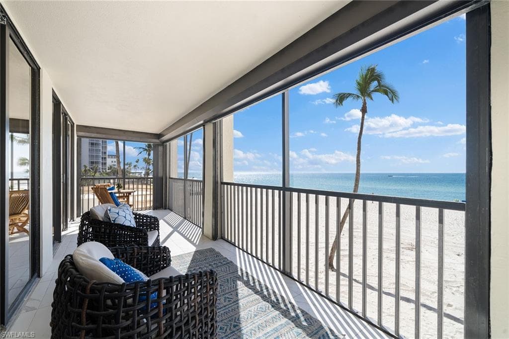 9715 Gulf Shore Dr 103, Naples, FL 34108-1