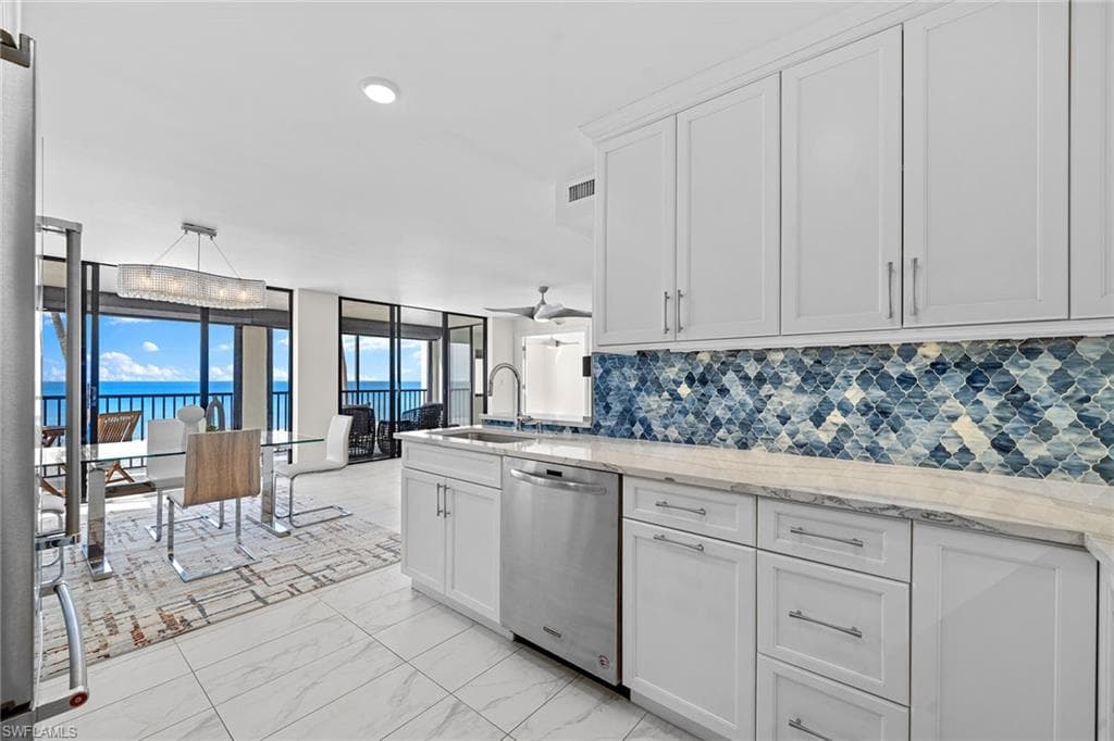 9715 Gulf Shore Dr 103, Naples, FL 34108-6