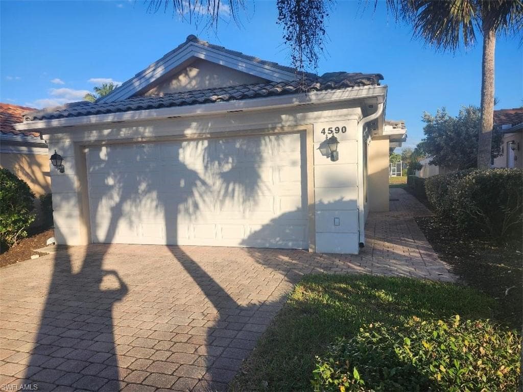 4590 Ossabaw Way, Naples, FL 34119-1