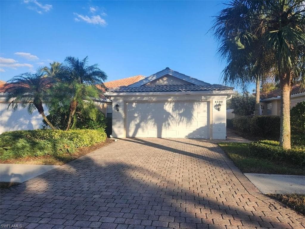 4590 Ossabaw Way, Naples, FL 34119-3