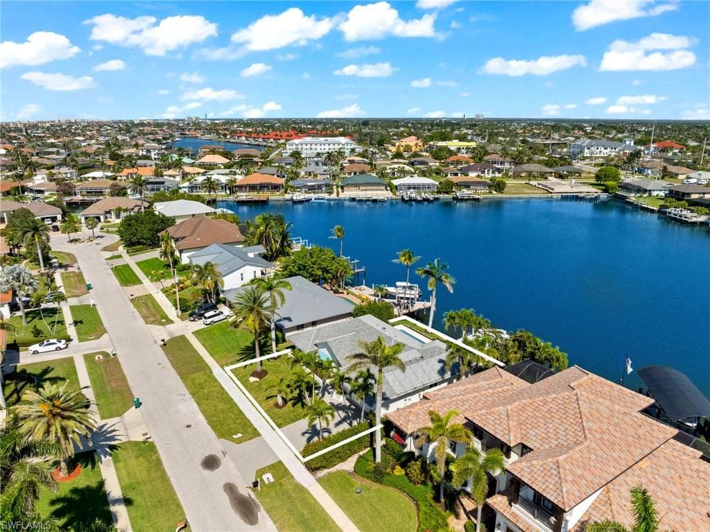 269 Sunflower Ct, Marco Island, FL 34145-35