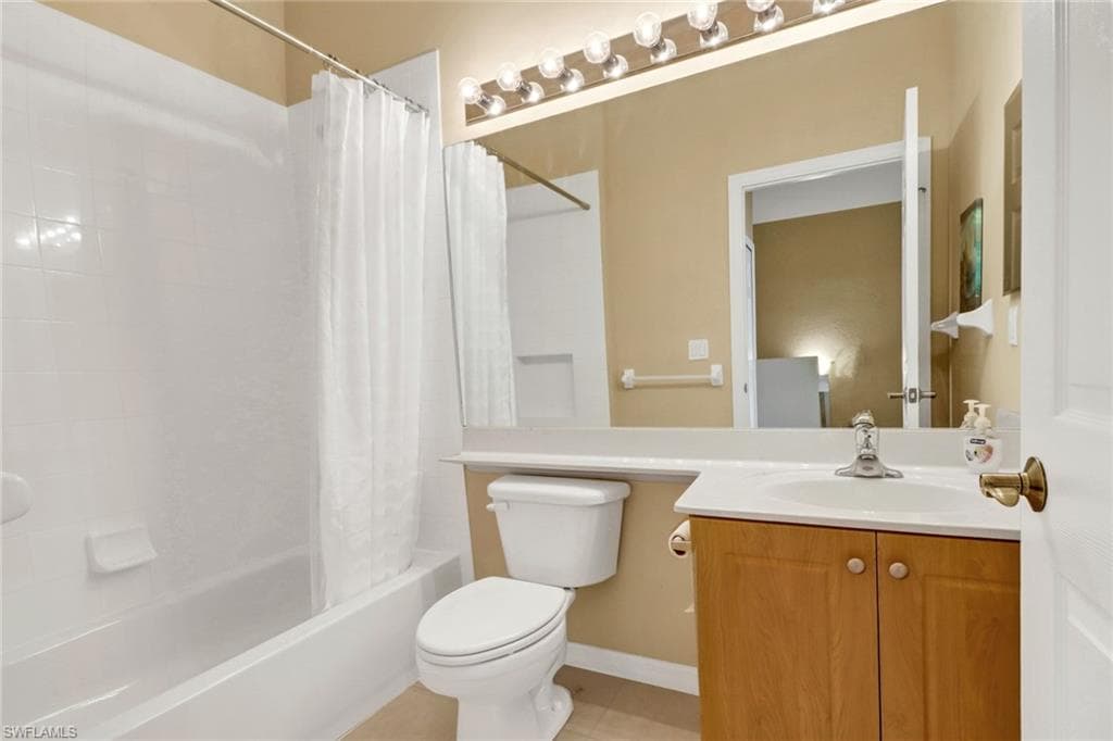 7631 Bristol Cir, Naples, FL 34120-9