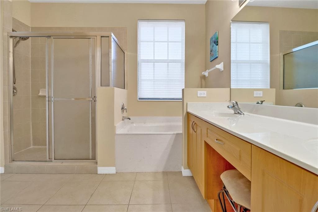 7631 Bristol Cir, Naples, FL 34120-11