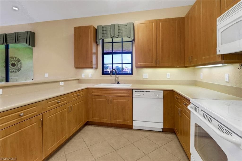 7631 Bristol Cir, Naples, FL 34120-5