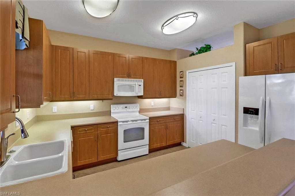 7631 Bristol Cir, Naples, FL 34120-6