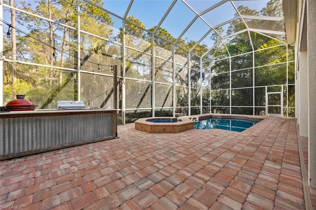 4221 5th Ave NW, Naples, FL 34119-4