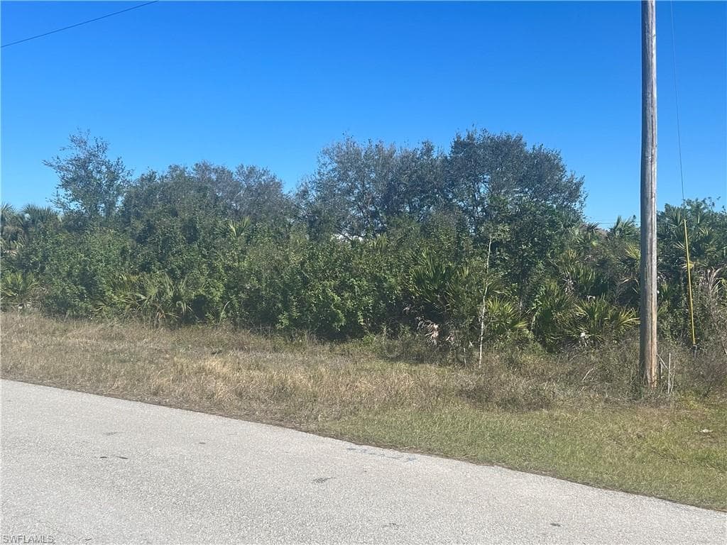 413 Palmyra Ave, Lehigh Acres, FL 33974-4