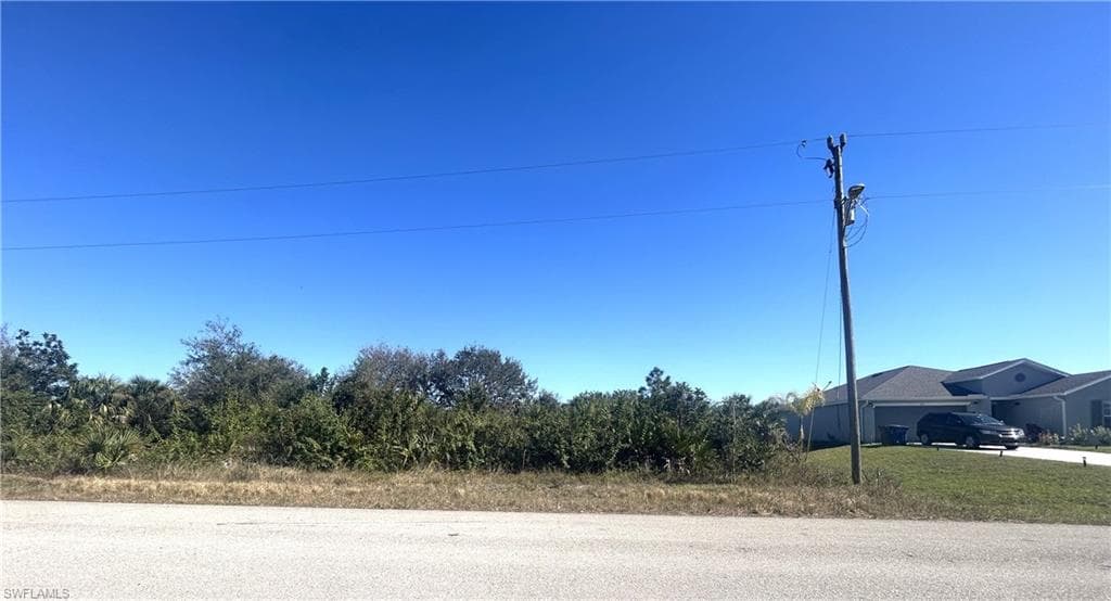 413 Palmyra Ave, Lehigh Acres, FL 33974-5
