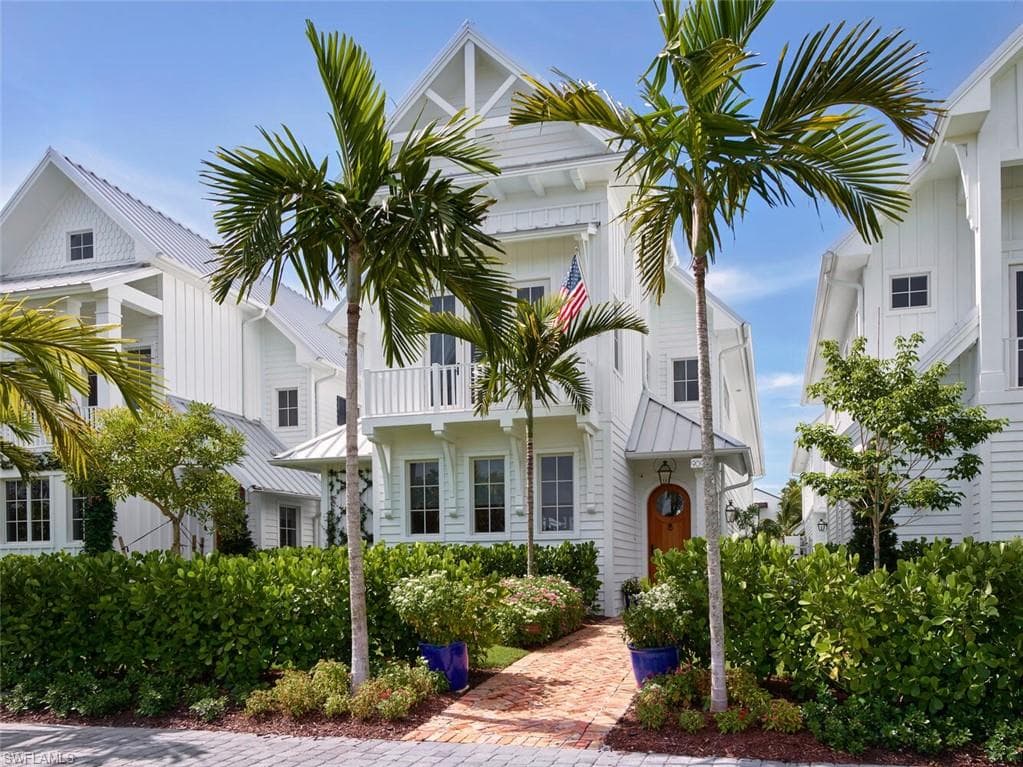 909 10th Ave S, Naples, FL 34102-1