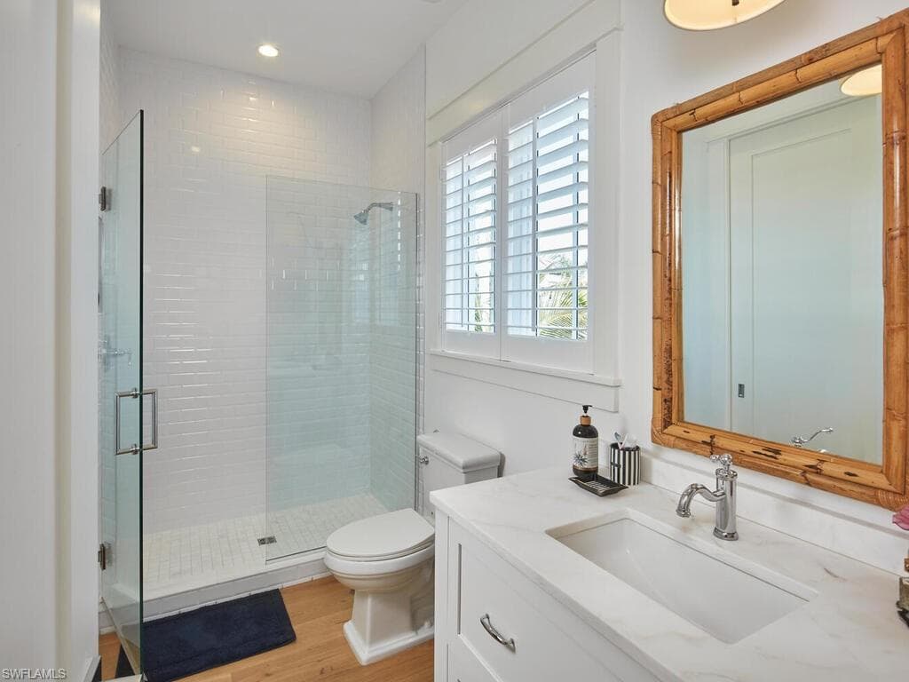 909 10th Ave S, Naples, FL 34102-19