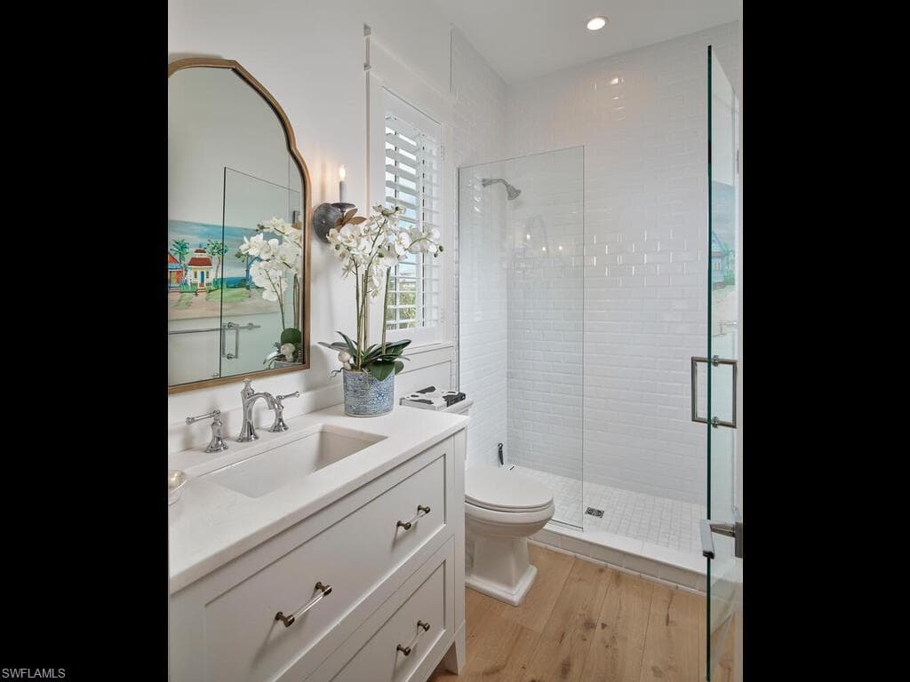 909 10th Ave S, Naples, FL 34102-21