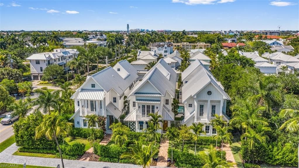 909 10th Ave S, Naples, FL 34102-34