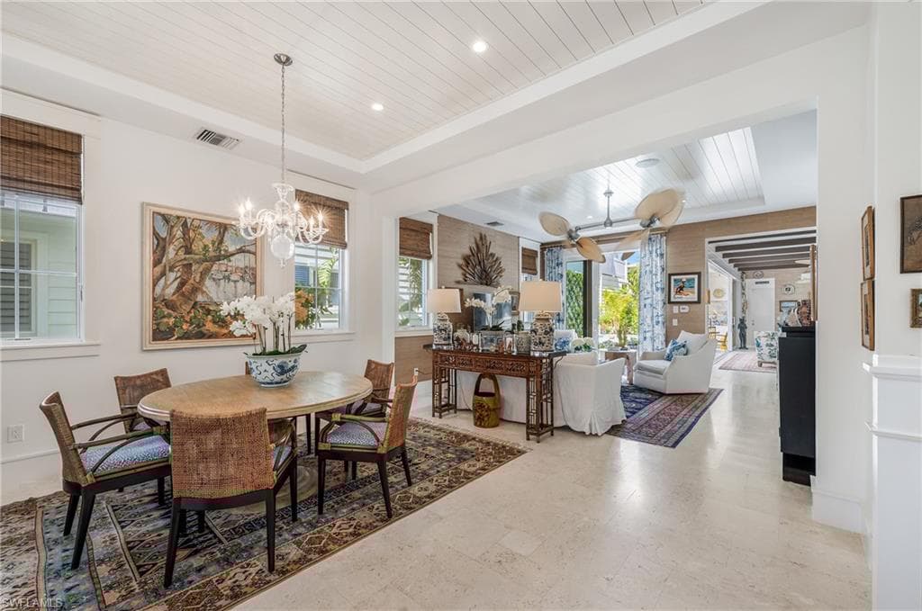 909 10th Ave S, Naples, FL 34102-6