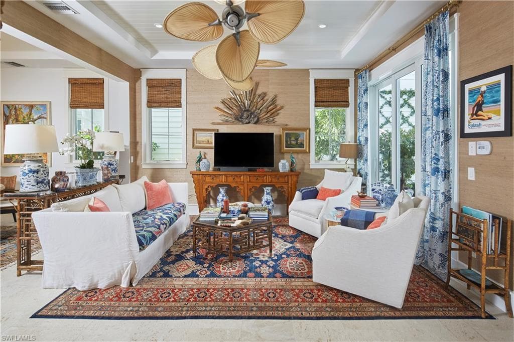 909 10th Ave S, Naples, FL 34102-7