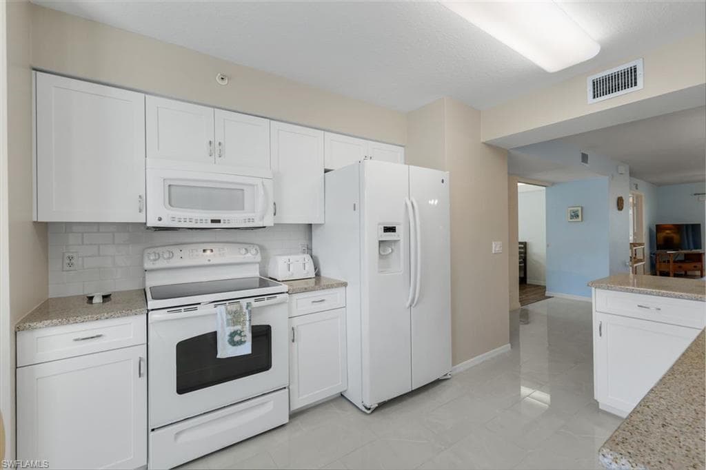 15515 Cedarwood Ln 201, Naples, FL 34110-9