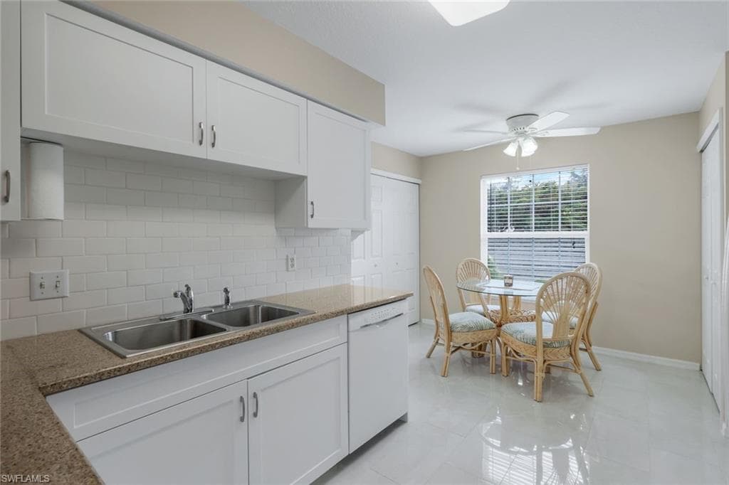 15515 Cedarwood Ln 201, Naples, FL 34110-10
