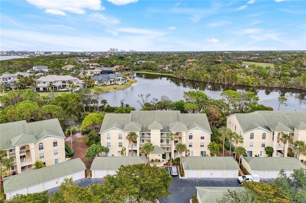 15515 Cedarwood Ln 201, Naples, FL 34110-1
