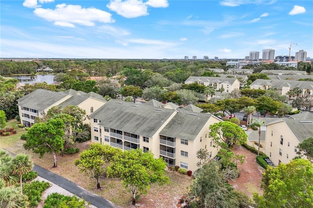 15515 Cedarwood Ln 201, Naples, FL 34110-30